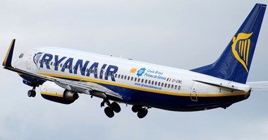 Ryanair pobiera różne opłaty za odprawę. Czy 55, 40 i 30 euro jest zgodne z prawem?